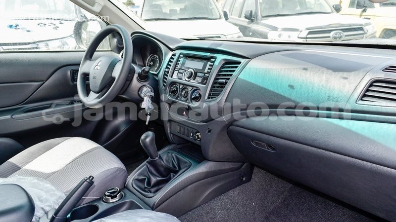 Big with watermark mitsubishi l200 clarendon import dubai 2772