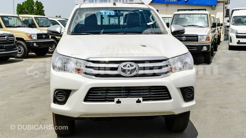 Big with watermark toyota hilux clarendon import dubai 2777