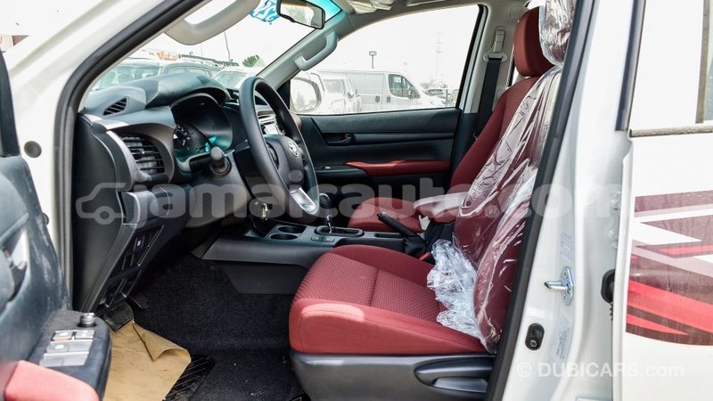 Big with watermark toyota hilux clarendon import dubai 2777