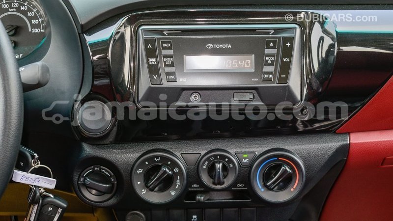 Big with watermark toyota hilux clarendon import dubai 2777