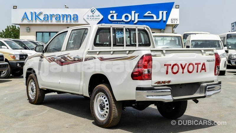 Big with watermark toyota hilux clarendon import dubai 2777