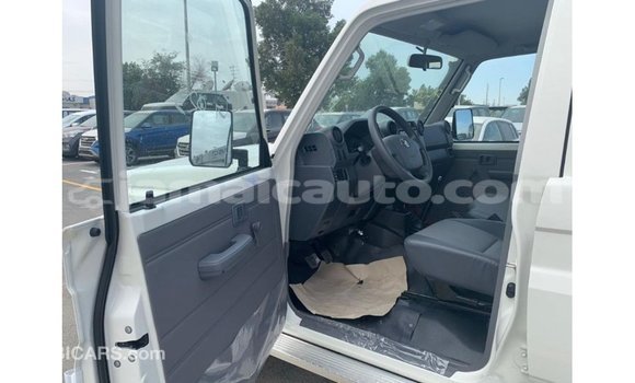 Buy Import Toyota Land Cruiser White Car in Import - Dubai in Clarendon Buy Import Toyota Land Cruiser White Car in Import - Dubai in Clarendon