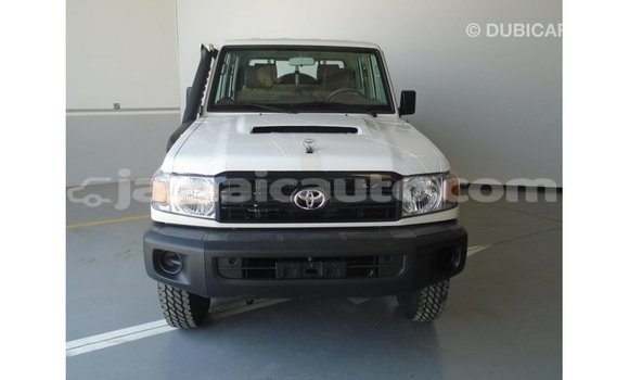 Acheter Import Voiture Toyota Land Cruiser Blanc à Import - Dubai, Clarendon Acheter Import Voiture Toyota Land Cruiser Blanc à Import - Dubai, Clarendon