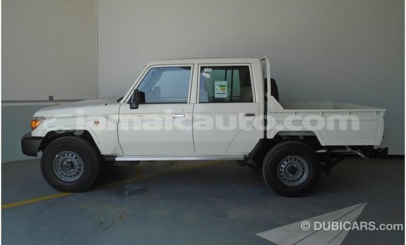 Acheter Import Voiture Toyota Land Cruiser Blanc à Import - Dubai, Clarendon Acheter Import Voiture Toyota Land Cruiser Blanc à Import - Dubai, Clarendon