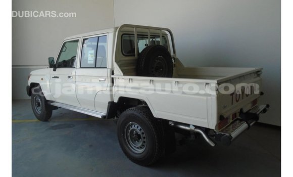 Acheter Import Voiture Toyota Land Cruiser Blanc à Import - Dubai, Clarendon Acheter Import Voiture Toyota Land Cruiser Blanc à Import - Dubai, Clarendon