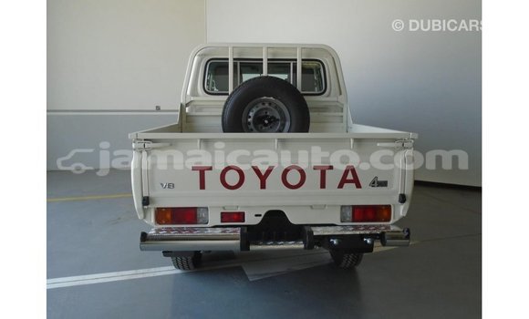 Acheter Import Voiture Toyota Land Cruiser Blanc à Import - Dubai, Clarendon Acheter Import Voiture Toyota Land Cruiser Blanc à Import - Dubai, Clarendon