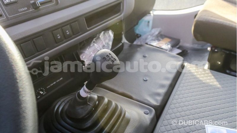 Big with watermark toyota coaster clarendon import dubai 2801