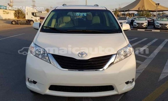 Acheter Import Voiture Toyota Sienna Blanc à Import - Dubai, Clarendon Acheter Import Voiture Toyota Sienna Blanc à Import - Dubai, Clarendon