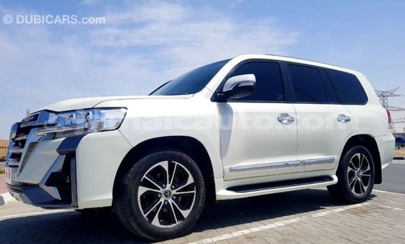 Acheter Import Voiture Toyota Land Cruiser Blanc à Import - Dubai, Clarendon Acheter Import Voiture Toyota Land Cruiser Blanc à Import - Dubai, Clarendon