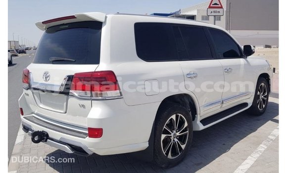 Acheter Import Voiture Toyota Land Cruiser Blanc à Import - Dubai, Clarendon Acheter Import Voiture Toyota Land Cruiser Blanc à Import - Dubai, Clarendon
