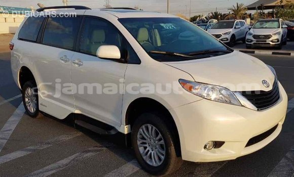 Acheter Import Voiture Toyota Sienna Blanc à Import - Dubai, Clarendon Acheter Import Voiture Toyota Sienna Blanc à Import - Dubai, Clarendon