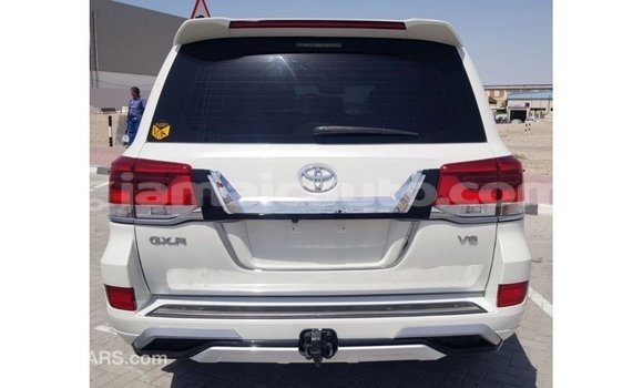 Acheter Import Voiture Toyota Land Cruiser Blanc à Import - Dubai, Clarendon Acheter Import Voiture Toyota Land Cruiser Blanc à Import - Dubai, Clarendon