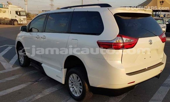 Acheter Import Voiture Toyota Sienna Blanc à Import - Dubai, Clarendon Acheter Import Voiture Toyota Sienna Blanc à Import - Dubai, Clarendon