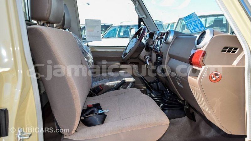 Big with watermark toyota land cruiser clarendon import dubai 2810