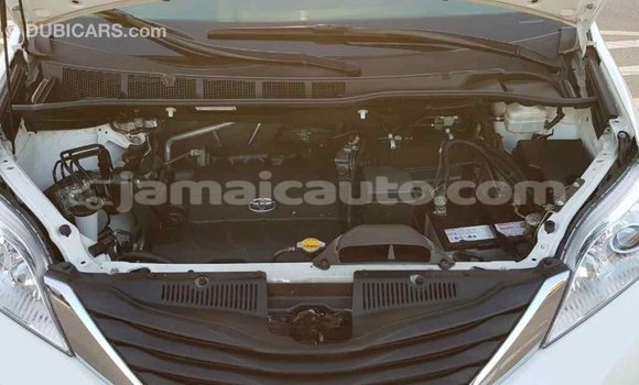 Acheter Import Voiture Toyota Sienna Blanc à Import - Dubai, Clarendon Acheter Import Voiture Toyota Sienna Blanc à Import - Dubai, Clarendon