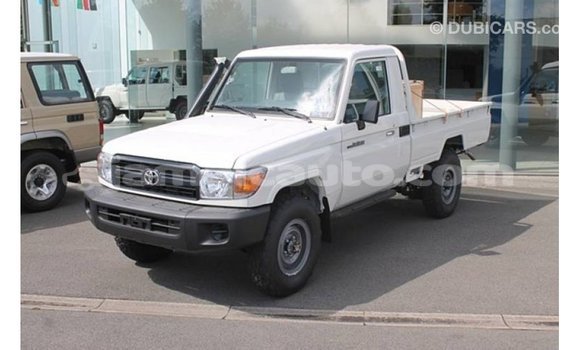 Acheter Import Voiture Toyota Land Cruiser Blanc à Import - Dubai, Clarendon Acheter Import Voiture Toyota Land Cruiser Blanc à Import - Dubai, Clarendon
