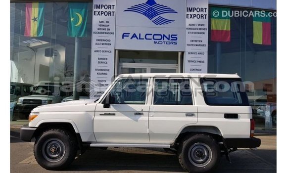 Acheter Import Voiture Toyota Land Cruiser Blanc à Import - Dubai, Clarendon Acheter Import Voiture Toyota Land Cruiser Blanc à Import - Dubai, Clarendon