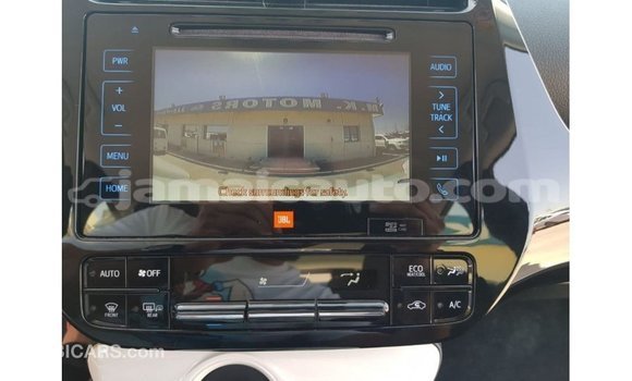 Acheter Import Voiture Toyota Prius Blanc à Import - Dubai, Clarendon Acheter Import Voiture Toyota Prius Blanc à Import - Dubai, Clarendon