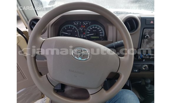 Acheter Import Voiture Toyota Land Cruiser Beige à Import - Dubai, Clarendon Acheter Import Voiture Toyota Land Cruiser Beige à Import - Dubai, Clarendon