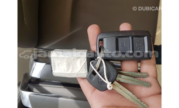 Acheter Import Voiture Toyota Land Cruiser Beige à Import - Dubai, Clarendon Acheter Import Voiture Toyota Land Cruiser Beige à Import - Dubai, Clarendon