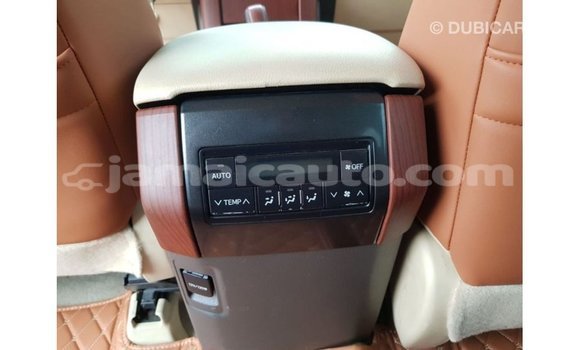 Acheter Import Voiture Toyota Prado Blanc à Import - Dubai, Clarendon Acheter Import Voiture Toyota Prado Blanc à Import - Dubai, Clarendon