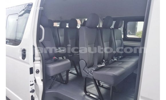 Acheter Import Voiture Toyota Hiace Blanc à Import - Dubai, Clarendon Acheter Import Voiture Toyota Hiace Blanc à Import - Dubai, Clarendon