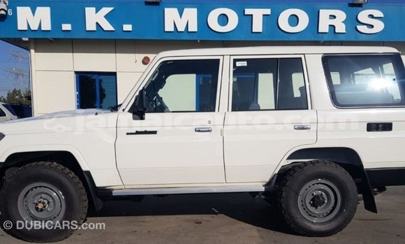 Acheter Import Voiture Toyota Land Cruiser Blanc à Import - Dubai, Clarendon Acheter Import Voiture Toyota Land Cruiser Blanc à Import - Dubai, Clarendon