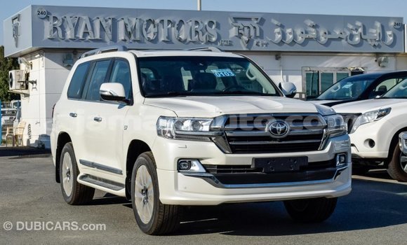 Acheter Import Voiture Toyota Land Cruiser Blanc à Import - Dubai, Clarendon Acheter Import Voiture Toyota Land Cruiser Blanc à Import - Dubai, Clarendon