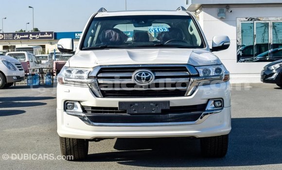 Acheter Import Voiture Toyota Land Cruiser Blanc à Import - Dubai, Clarendon Acheter Import Voiture Toyota Land Cruiser Blanc à Import - Dubai, Clarendon