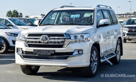 Acheter Import Voiture Toyota Land Cruiser Blanc à Import - Dubai, Clarendon Acheter Import Voiture Toyota Land Cruiser Blanc à Import - Dubai, Clarendon