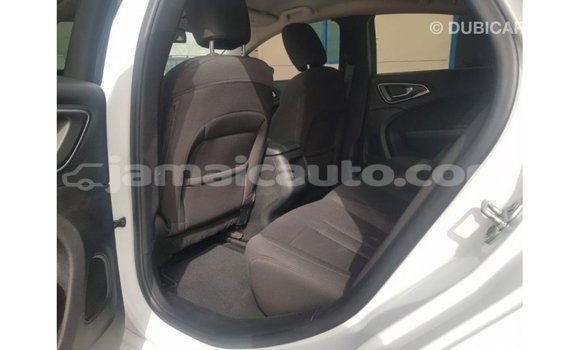 Acheter Import Voiture Chrysler 200 Blanc à Import - Dubai, Clarendon Acheter Import Voiture Chrysler 200 Blanc à Import - Dubai, Clarendon