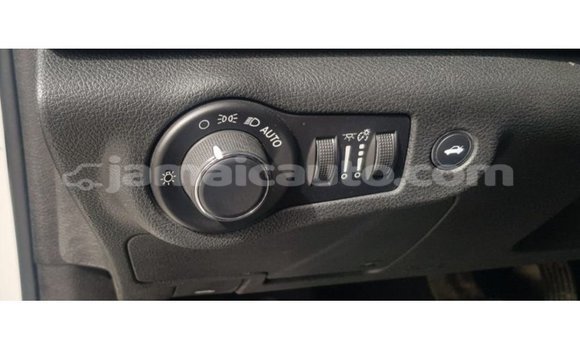 Acheter Import Voiture Chrysler 200 Blanc à Import - Dubai, Clarendon Acheter Import Voiture Chrysler 200 Blanc à Import - Dubai, Clarendon