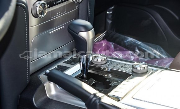 Acheter Import Voiture Toyota Land Cruiser Blanc à Import - Dubai, Clarendon Acheter Import Voiture Toyota Land Cruiser Blanc à Import - Dubai, Clarendon