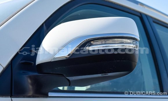Acheter Import Voiture Toyota Land Cruiser Blanc à Import - Dubai, Clarendon Acheter Import Voiture Toyota Land Cruiser Blanc à Import - Dubai, Clarendon