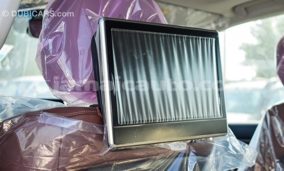 Acheter Import Voiture Toyota Land Cruiser Blanc à Import - Dubai, Clarendon Acheter Import Voiture Toyota Land Cruiser Blanc à Import - Dubai, Clarendon