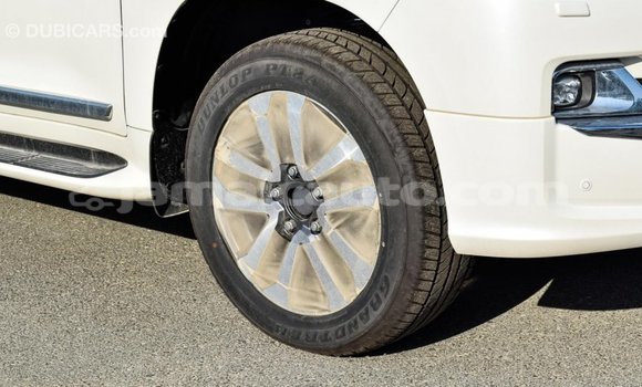 Acheter Import Voiture Toyota Land Cruiser Blanc à Import - Dubai, Clarendon Acheter Import Voiture Toyota Land Cruiser Blanc à Import - Dubai, Clarendon