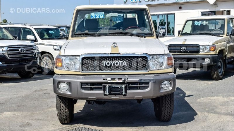 Big with watermark toyota land cruiser clarendon import dubai 2883