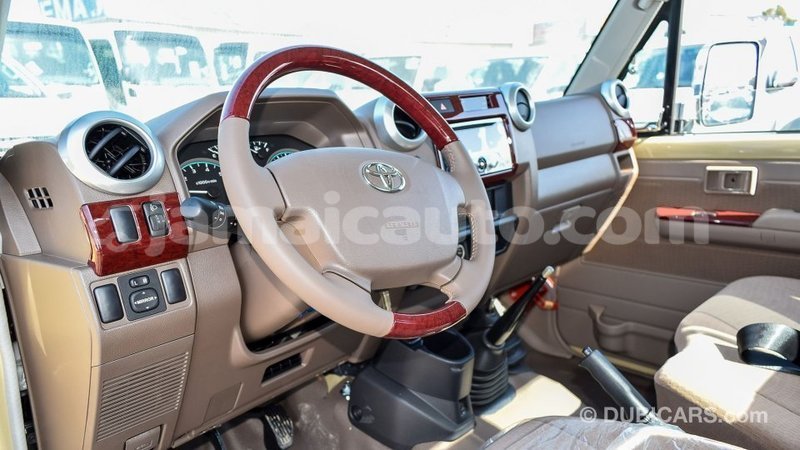 Big with watermark toyota land cruiser clarendon import dubai 2883