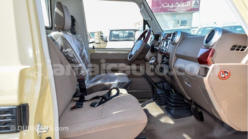 Big with watermark toyota land cruiser clarendon import dubai 2883