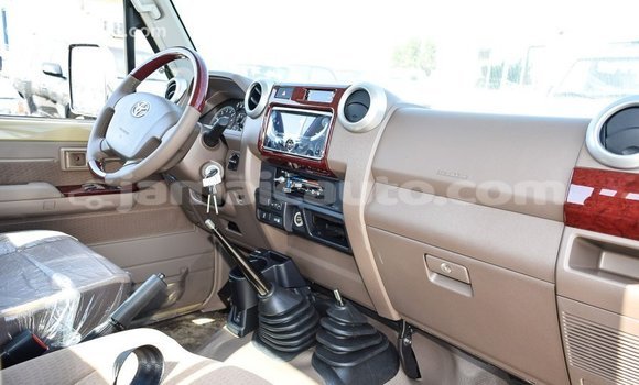 Buy Import Toyota Land Cruiser Beige Car in Import - Dubai in Clarendon Buy Import Toyota Land Cruiser Beige Car in Import - Dubai in Clarendon