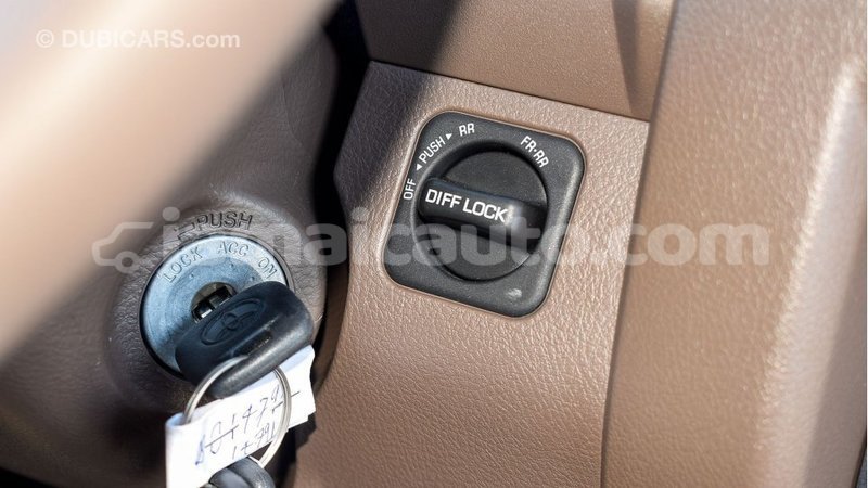 Big with watermark toyota land cruiser clarendon import dubai 2883