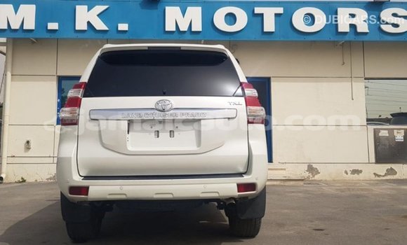 Acheter Import Voiture Toyota Land Cruiser Blanc à Import - Dubai, Clarendon Acheter Import Voiture Toyota Land Cruiser Blanc à Import - Dubai, Clarendon