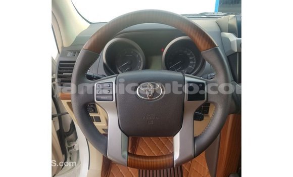 Acheter Import Voiture Toyota Land Cruiser Blanc à Import - Dubai, Clarendon Acheter Import Voiture Toyota Land Cruiser Blanc à Import - Dubai, Clarendon