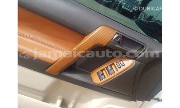 Acheter Import Voiture Toyota Land Cruiser Blanc à Import - Dubai, Clarendon Acheter Import Voiture Toyota Land Cruiser Blanc à Import - Dubai, Clarendon