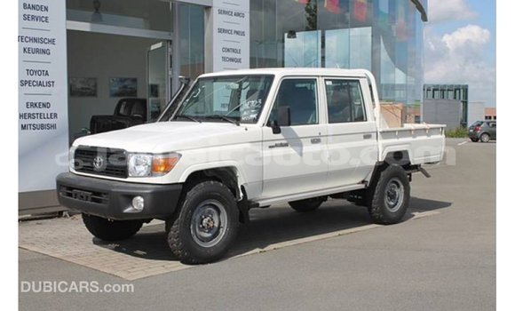 Acheter Import Voiture Toyota Land Cruiser Blanc à Import - Dubai, Clarendon Acheter Import Voiture Toyota Land Cruiser Blanc à Import - Dubai, Clarendon