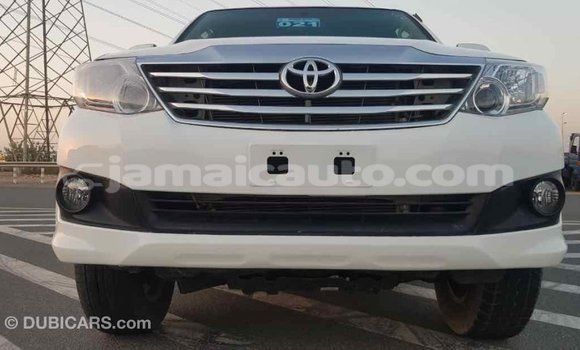 Acheter Import Voiture Toyota Fortuner Blanc à Import - Dubai, Clarendon Acheter Import Voiture Toyota Fortuner Blanc à Import - Dubai, Clarendon