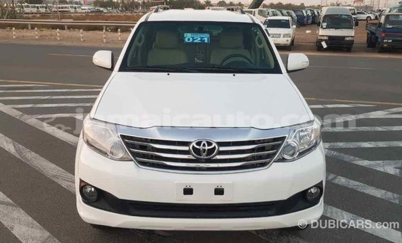 Acheter Import Voiture Toyota Fortuner Blanc à Import - Dubai, Clarendon Acheter Import Voiture Toyota Fortuner Blanc à Import - Dubai, Clarendon