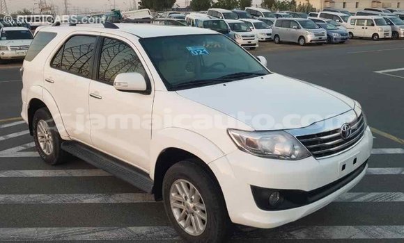 Acheter Import Voiture Toyota Fortuner Blanc à Import - Dubai, Clarendon Acheter Import Voiture Toyota Fortuner Blanc à Import - Dubai, Clarendon