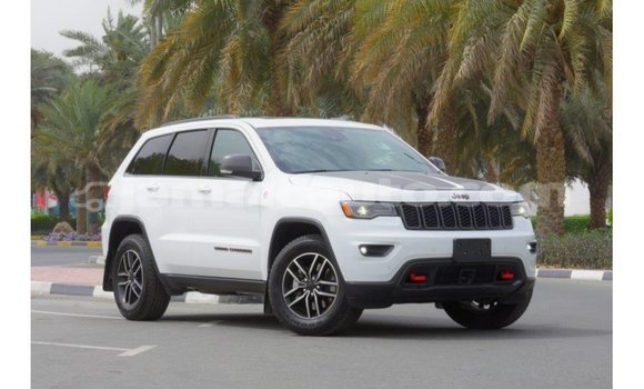 Buy Import Jeep Grand Cherokee White Car in Import - Dubai in Clarendon