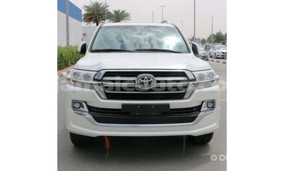 Acheter Import Voiture Toyota Land Cruiser Blanc à Import - Dubai, Clarendon Acheter Import Voiture Toyota Land Cruiser Blanc à Import - Dubai, Clarendon